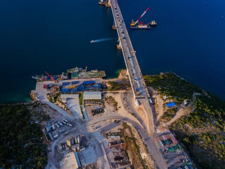 Nove fantastične fotografije hrvatskog ponosa: Pogledajte kako Pelje&scaron;ki most sada izgleda iz zraka!