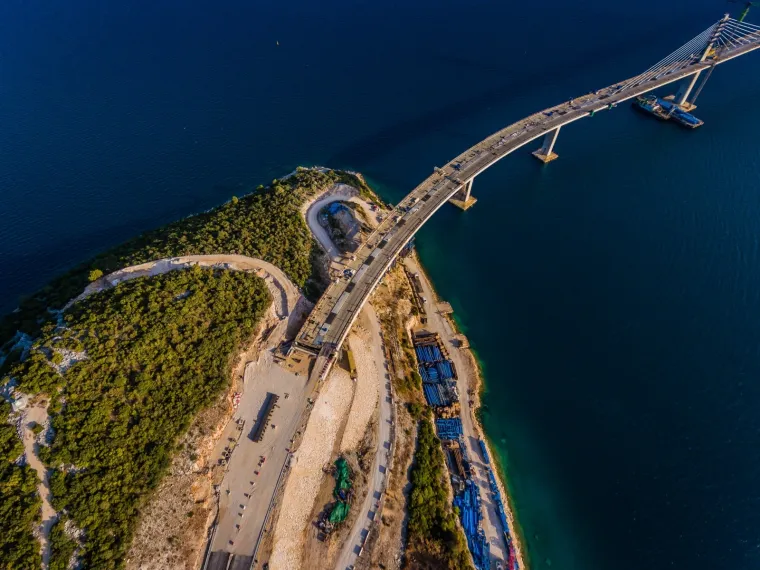 Nove fantastične fotografije hrvatskog ponosa: Pogledajte kako Pelje&scaron;ki most sada izgleda iz zraka!