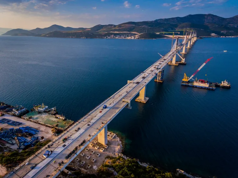 Nove fantastične fotografije hrvatskog ponosa: Pogledajte kako Pelje&scaron;ki most sada izgleda iz zraka!