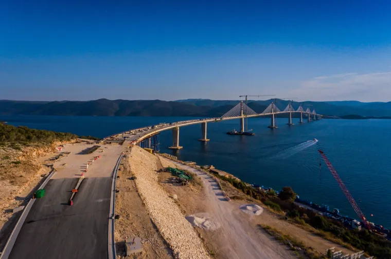 Nove fantastične fotografije hrvatskog ponosa: Pogledajte kako Pelje&scaron;ki most sada izgleda iz zraka!