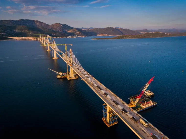 Nove fantastične fotografije hrvatskog ponosa: Pogledajte kako Pelje&scaron;ki most sada izgleda iz zraka!