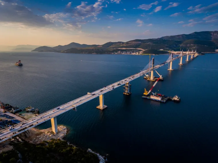 Nove fantastične fotografije hrvatskog ponosa: Pogledajte kako Pelje&scaron;ki most sada izgleda iz zraka!