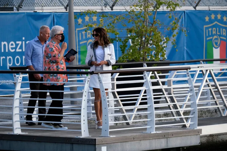 Penelope Cruz stigla u Veneciju i odmah navukla paparazze na vrat: Kako i ne bi, pogledajte što je obukla!
