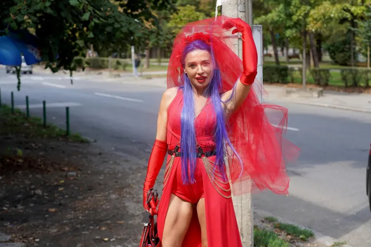 'Vampirica' Olja posjetila liječnika u izazovnom trikou - i s bičem u ruci! Prizori su gotovo nadrealni