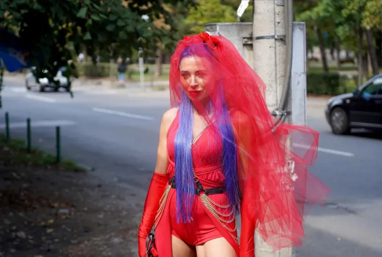 'Vampirica' Olja posjetila liječnika u izazovnom trikou - i s bičem u ruci! Prizori su gotovo nadrealni