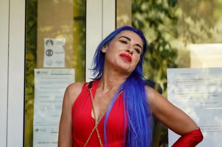 'Vampirica' Olja posjetila liječnika u izazovnom trikou - i s bičem u ruci! Prizori su gotovo nadrealni