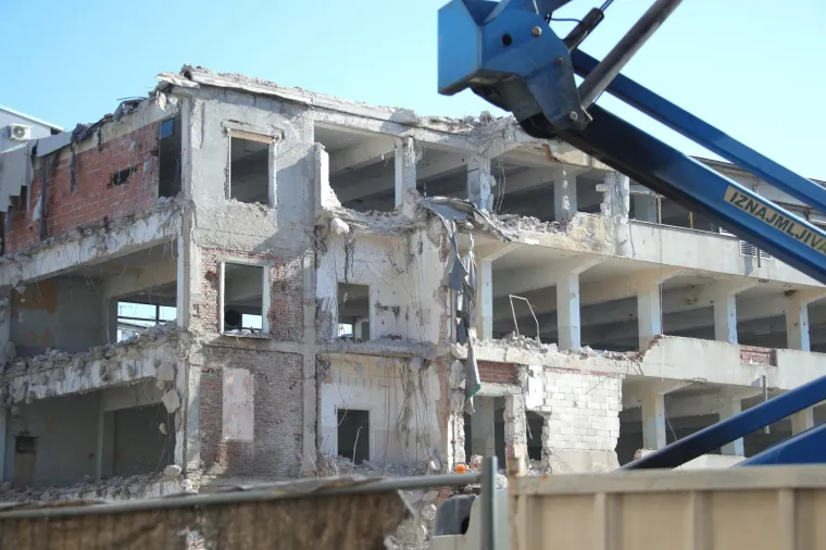 Simbol borbe radnica, ali i propasti: Ovako danas izgleda nekad slavna tekstilna tvornica Kamensko