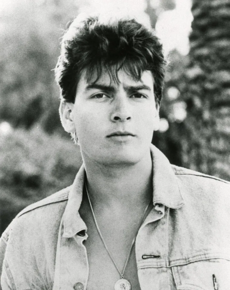 Charlie Sheen slavi rođendan, a prošao je sve i svašta: Dobio sidu, a vlastitoj ženi je na večeru doveo prostitutku