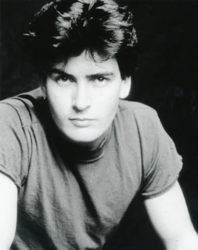 Charlie Sheen slavi rođendan, a prošao je sve i svašta: Dobio sidu, a vlastitoj ženi je na večeru doveo prostitutku