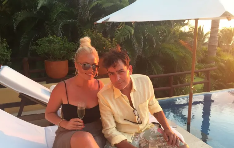 Charlie Sheen slavi rođendan, a prošao je sve i svašta: Dobio sidu, a vlastitoj ženi je na večeru doveo prostitutku