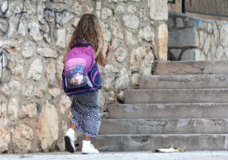 Prvi dan &scaron;kole je počeo! Pogledajte kako su se prva&scaron;ići sna&scaron;li i započeli svoje novo poglavlje u životu