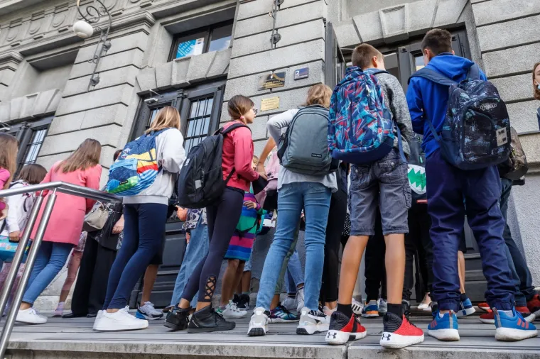 Prvi dan &scaron;kole je počeo! Pogledajte kako su se prva&scaron;ići sna&scaron;li i započeli svoje novo poglavlje u životu