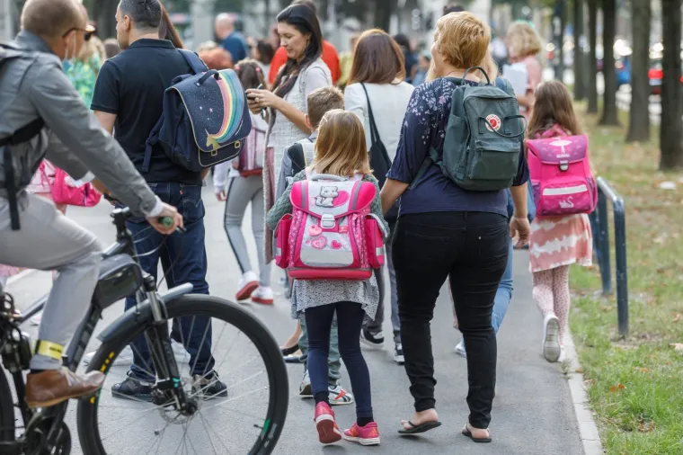 Prvi dan &scaron;kole je počeo! Pogledajte kako su se prva&scaron;ići sna&scaron;li i započeli svoje novo poglavlje u životu