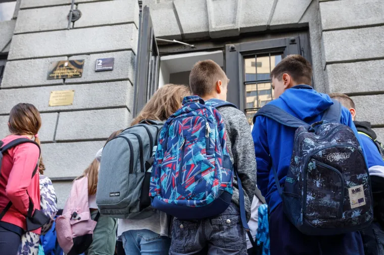 Prvi dan &scaron;kole je počeo! Pogledajte kako su se prva&scaron;ići sna&scaron;li i započeli svoje novo poglavlje u životu