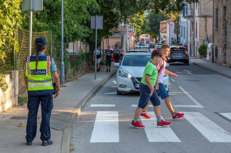 Prvi dan &scaron;kole je počeo! Pogledajte kako su se prva&scaron;ići sna&scaron;li i započeli svoje novo poglavlje u životu