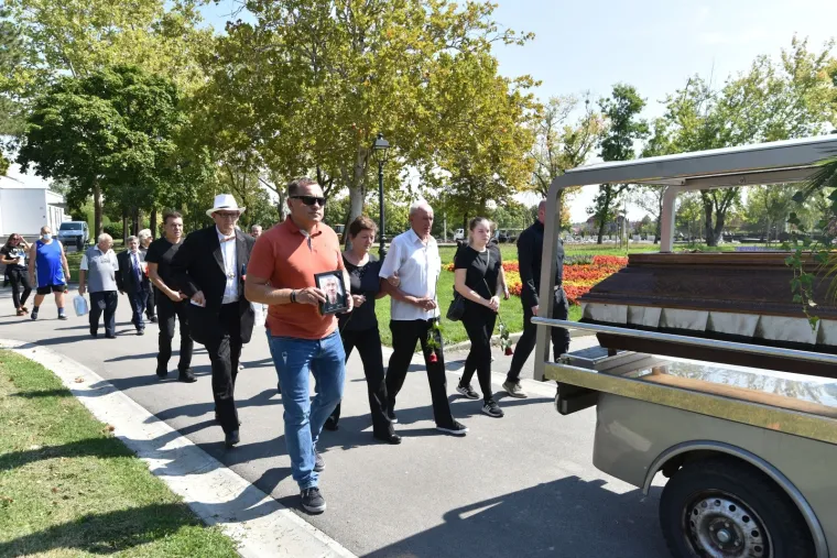 Pokopan je Laki iz 'Noćne more': Svi su se do&scaron;li oprostiti, i Jumbo, Braco Cigan, Jaran...