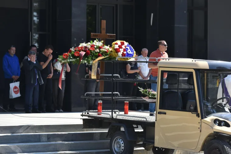 Pokopan je Laki iz 'Noćne more': Svi su se do&scaron;li oprostiti, i Jumbo, Braco Cigan, Jaran...