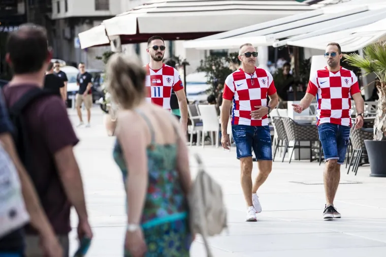 U Splitu se već na ulicama zahuktalo pred utakmicu, osjetite da&scaron;ak atmosfere