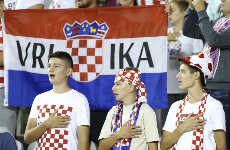 Hrvatski navijači stigli iz svih krajeva Lijepe naše, ali i šire, pogledajte atmosferu kakva dugo nije viđena