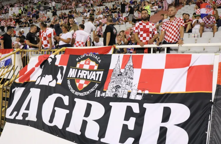 Hrvatski navijači stigli iz svih krajeva Lijepe naše, ali i šire, pogledajte atmosferu kakva dugo nije viđena
