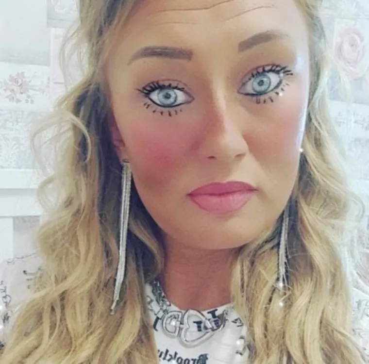 Susramlje na kvadrat: Jedno je suptilno naglasiti obline, ali one su definitivno otišle predaleko