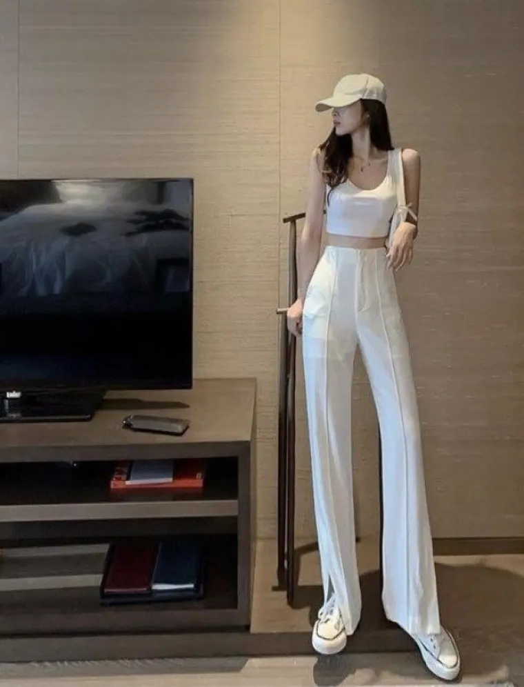 Susramlje na kvadrat: Jedno je suptilno naglasiti obline, ali one su definitivno otišle predaleko