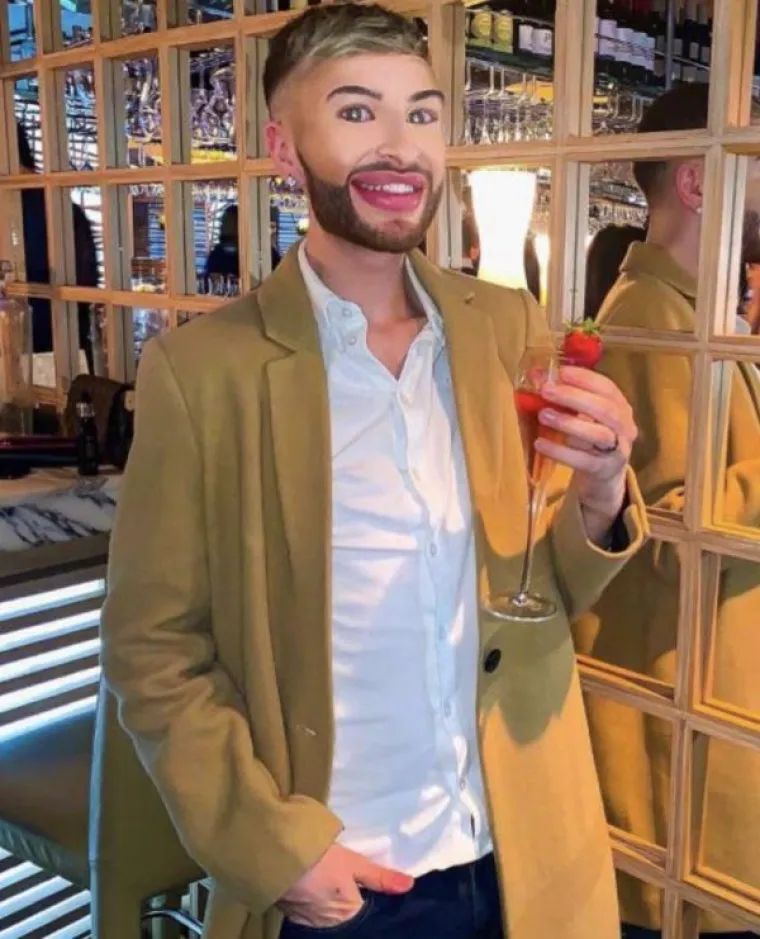 Susramlje na kvadrat: Jedno je suptilno naglasiti obline, ali one su definitivno otišle predaleko