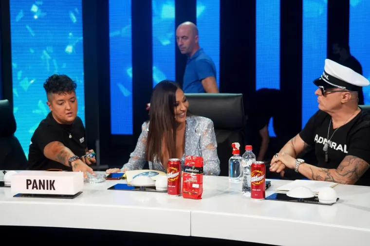 Počele nove 'Zvezde Granda', ali s bitnom promjenom: Jelenina zakleta rivalka krenula žestoko - u oskudnom topiću!