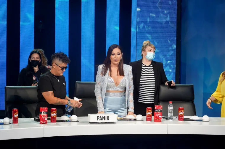 Počele nove 'Zvezde Granda', ali s bitnom promjenom: Jelenina zakleta rivalka krenula žestoko - u oskudnom topiću!