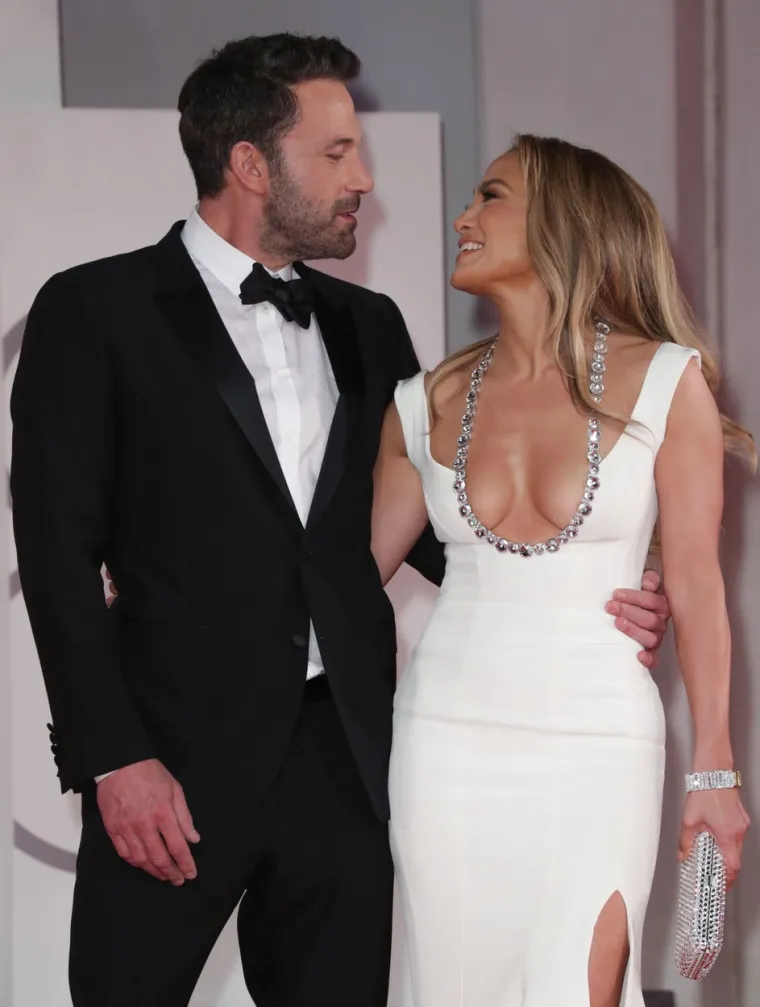 Napravili su senzaciju: Jennifer Lopez i Ben Affleck ljubili se i mazili ispred svih