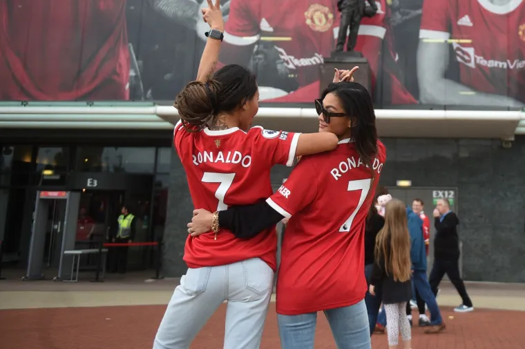 Krenula je ludnica u Manchesteru, svi čekaju debi Cristiana Ronalda, ovako izgledaju ulice uoči njegove prve utakmice