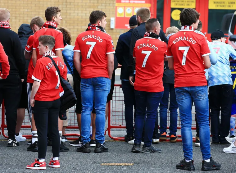 Krenula je ludnica u Manchesteru, svi čekaju debi Cristiana Ronalda, ovako izgledaju ulice uoči njegove prve utakmice