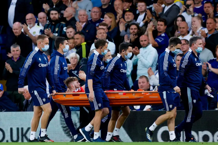 Leedsov igrač brutalnim startom slomio nogu mladoj  zvijezdi Liverpoola