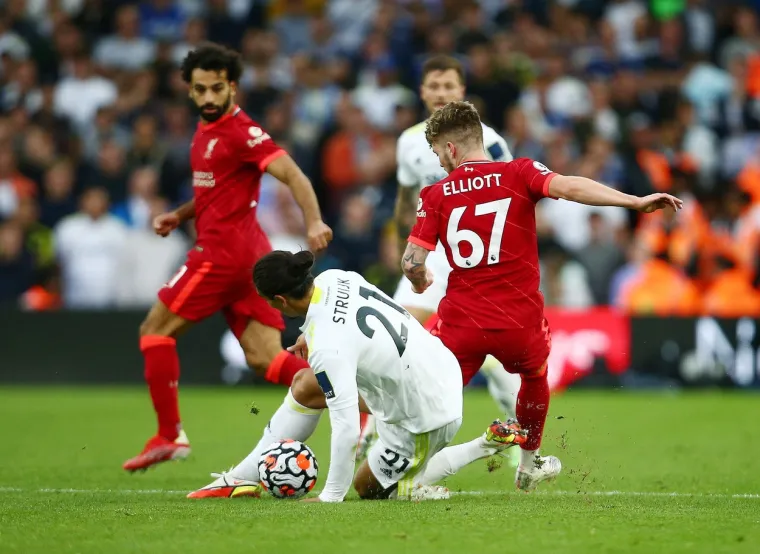 Leedsov igrač brutalnim startom slomio nogu mladoj  zvijezdi Liverpoola