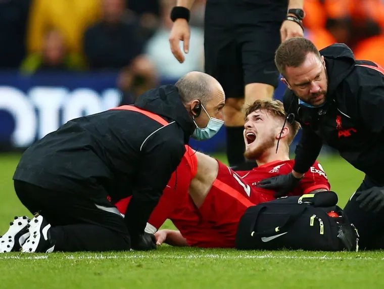 Leedsov igrač brutalnim startom slomio nogu mladoj  zvijezdi Liverpoola