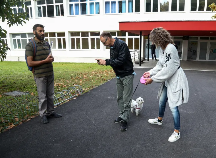 Ispred O&Scaron; u Krapinskim Toplicama stoje za&scaron;titari zbog nekolicine roditelja koji su bili bez maski