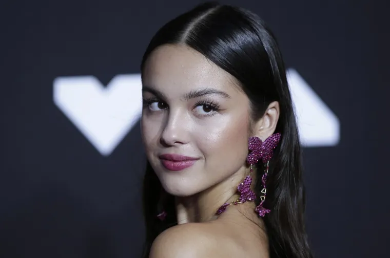 Jedva punoljetnu Oliviu Rodrigo navikli smo gledati u street style izdanjima: Sad je pokazala da je postala prava žena