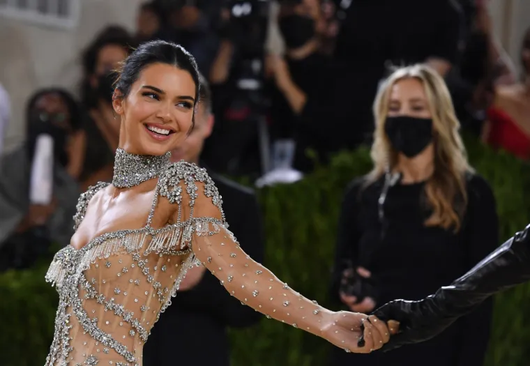 Kad je Kendall stigla na crveni tepih, sve je stalo: Kroz golu haljinu optočenu dijamantima vidi se gotovo sve
