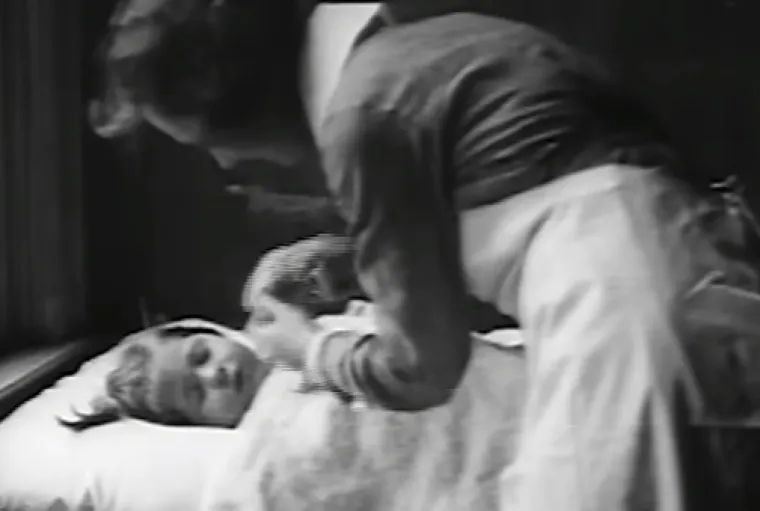 9. Šesta pandemija kolere 1910.: Krenula je iz Indije gdje je umrlo oko 800.000 ljudi. Potom se proširila na Bliski istok, SAD, sjever Afrike, Rusiju i istočnu Europu. Zahvaljujući lekcijama iz prošlosti, u Americi su bolest uspjeli staviti pod kontrolu tako što su izolirali zaražene. Tamo je zabilježeno tek 11 smrtnih slučajeva što je iznimno malo u odnosu na ranije pandemije. 