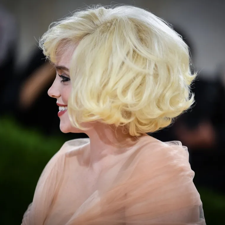 Slavna pjevačica neodoljivo podsjeća na Marilyn Monroe: Svi su zurili u njene božanstvene obline
