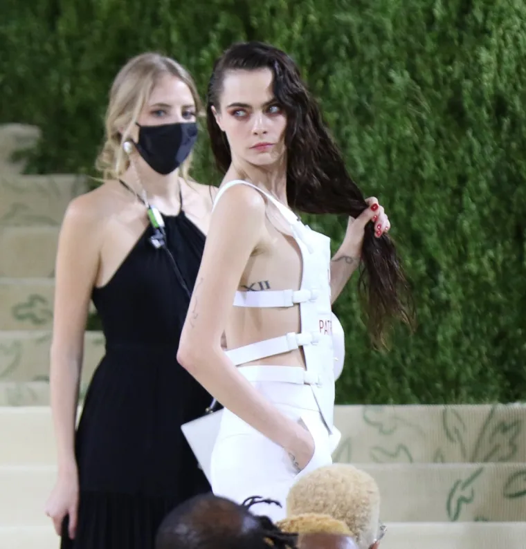 Kraljica Cara Delevingne pojavila se u najkul odijelu koje smo ikad vidjeli, s porukom zbog koje su se dizale obrve