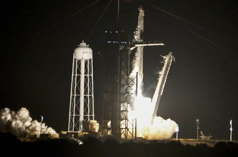 SpaceX odletio u svemir s prvom potpuno civilnom posadom