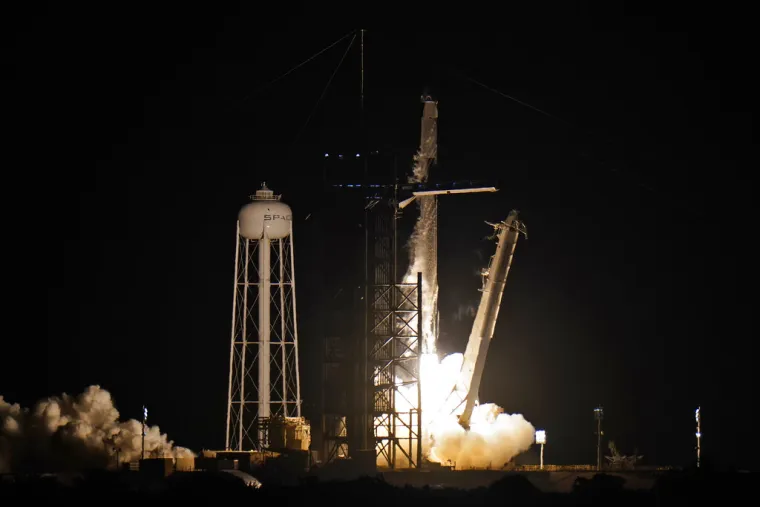 SpaceX odletio u svemir s prvom potpuno civilnom posadom