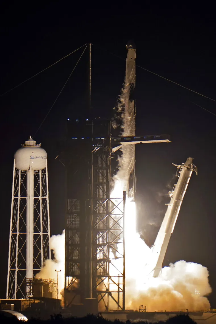 SpaceX odletio u svemir s prvom potpuno civilnom posadom