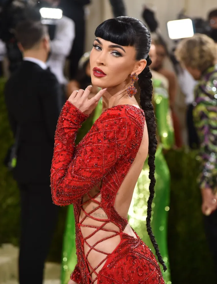 Sve se više priča o 'plastičnoj' Megan Fox: Ona tvrdi da je prirodna, ali fotke ne znaju lagati. Pogledajte kako se mijenjala