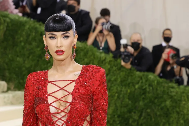 Sve se više priča o 'plastičnoj' Megan Fox: Ona tvrdi da je prirodna, ali fotke ne znaju lagati. Pogledajte kako se mijenjala