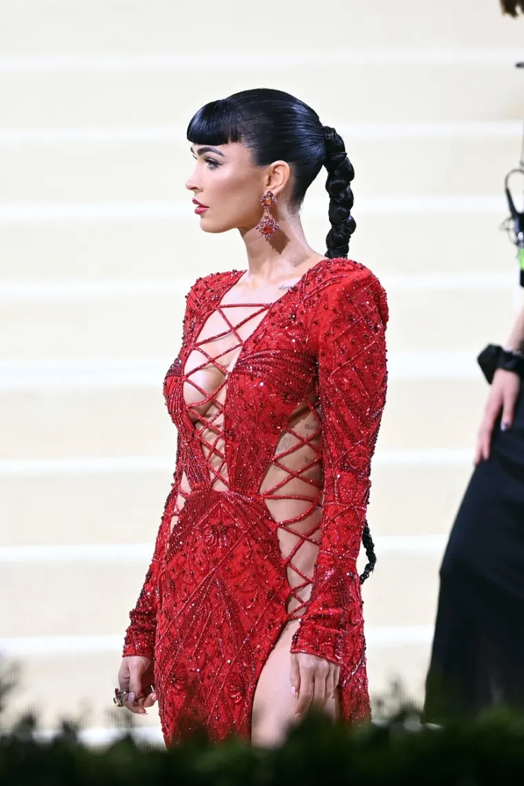 Sve se više priča o 'plastičnoj' Megan Fox: Ona tvrdi da je prirodna, ali fotke ne znaju lagati. Pogledajte kako se mijenjala