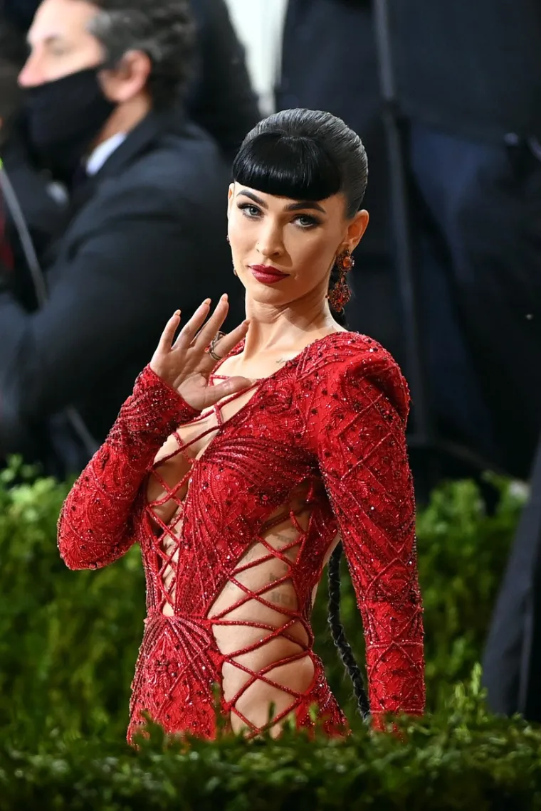 Sve se vi&scaron;e priča o 'plastičnoj' Megan Fox: Ona tvrdi da je prirodna, ali fotke ne znaju lagati. Pogledajte kako se mijenjala