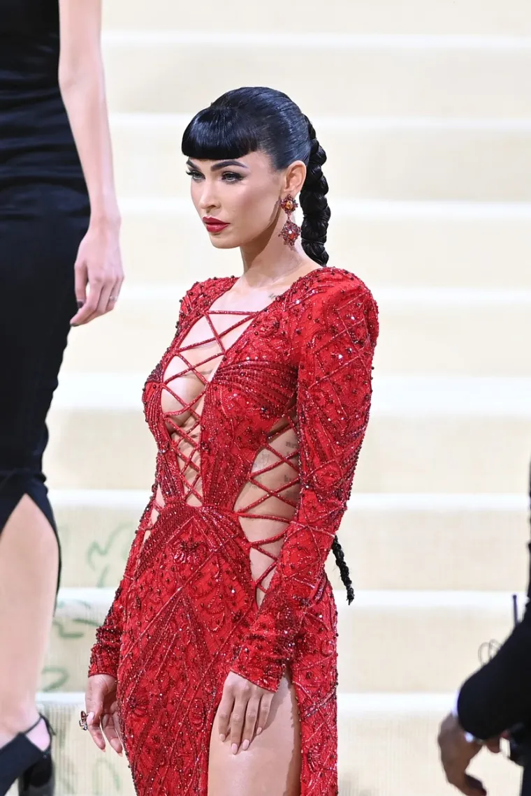 Sve se vi&scaron;e priča o 'plastičnoj' Megan Fox: Ona tvrdi da je prirodna, ali fotke ne znaju lagati. Pogledajte kako se mijenjala