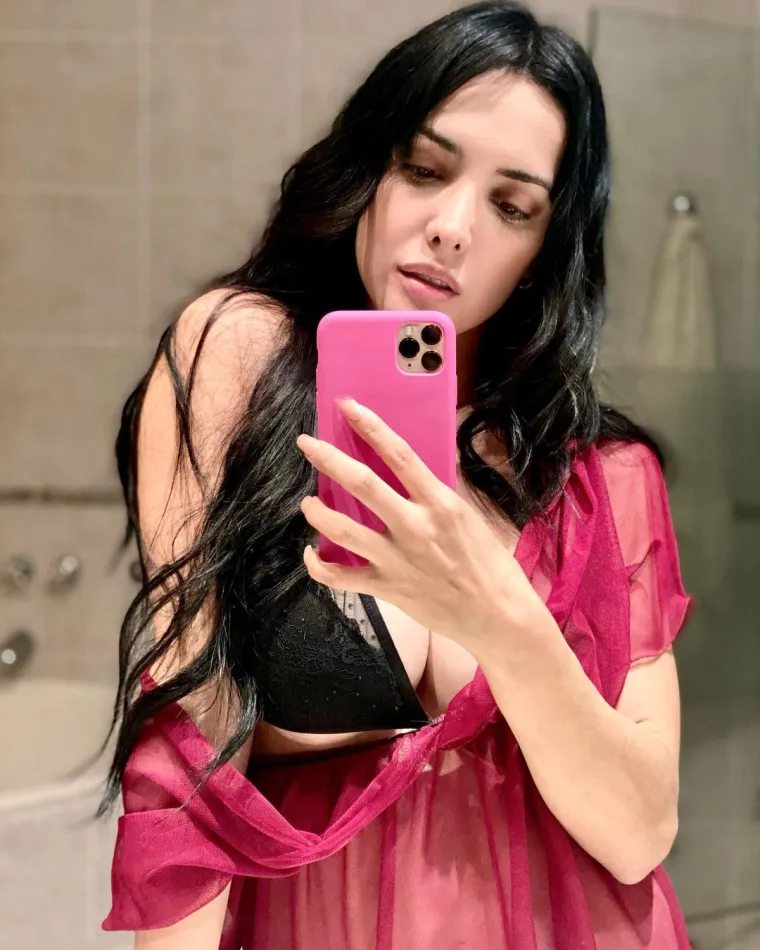 Mi ne nudimo velike riječi, mi nudimo fotografije kao dokaz! U svijet politike uskoro bi mogla ući čudesno lijepa žena